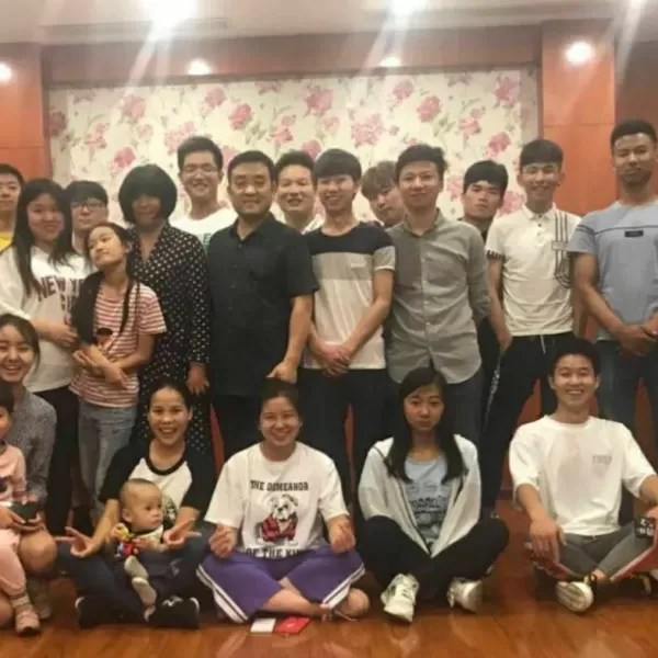 结婚半年：两个破碎家庭长大的孩子，如何练习相爱？
