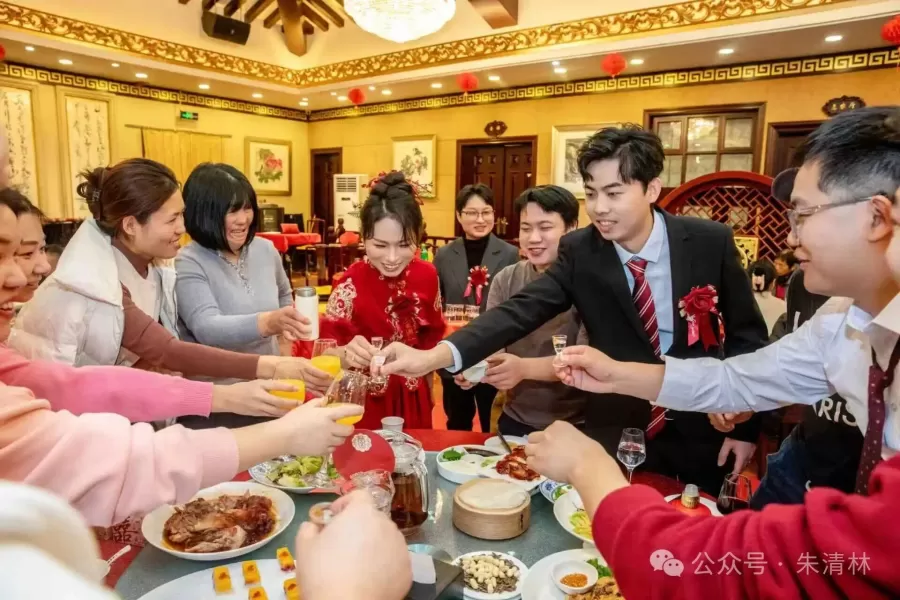 婚宴庆祝.jpg 婚宴庆祝.jpg